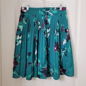 Merona Size M Green with Purple Floral Pattern Accordian Pleated Midi Skirt